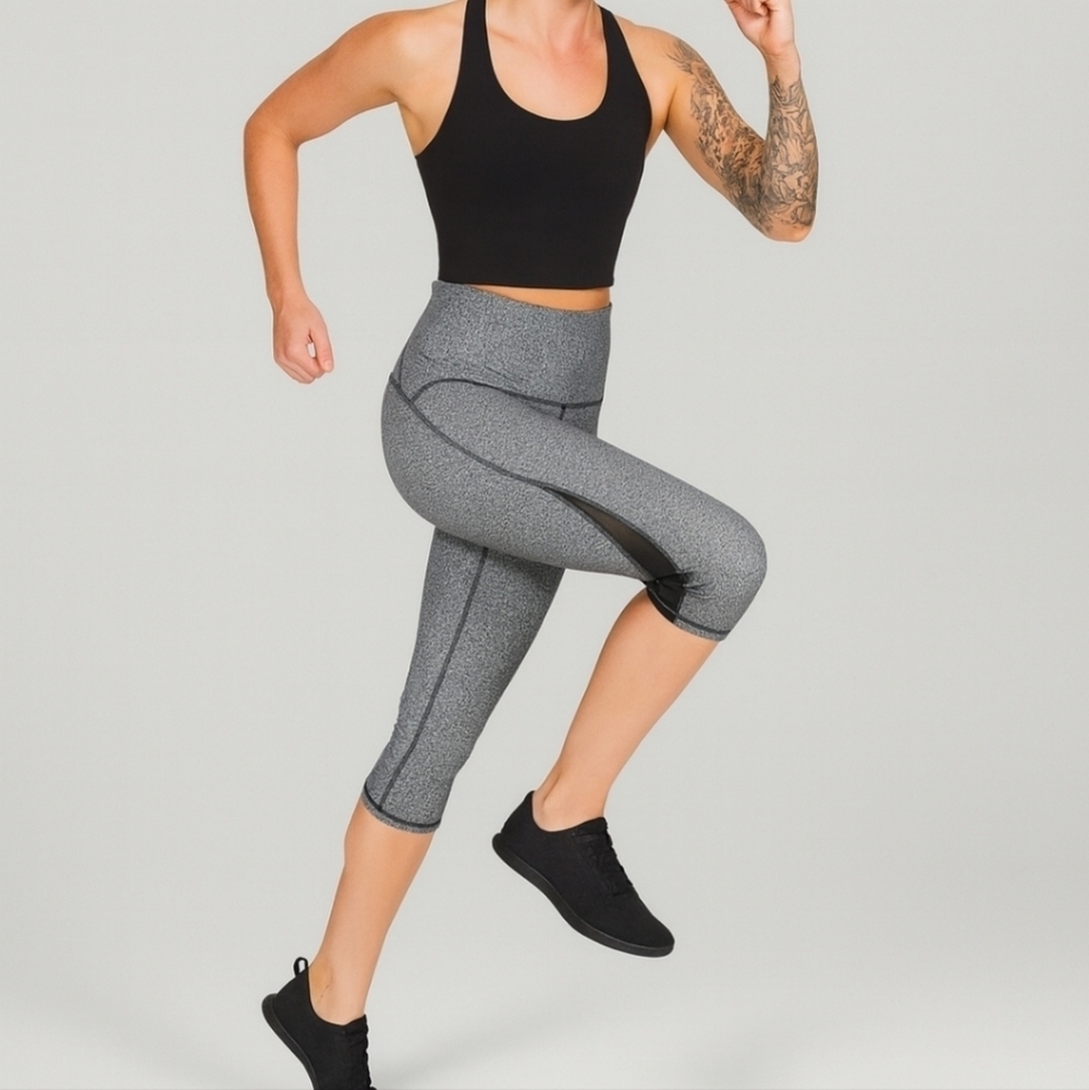Lululemon Train Times Crop sz 4 Fractal Alpine Black